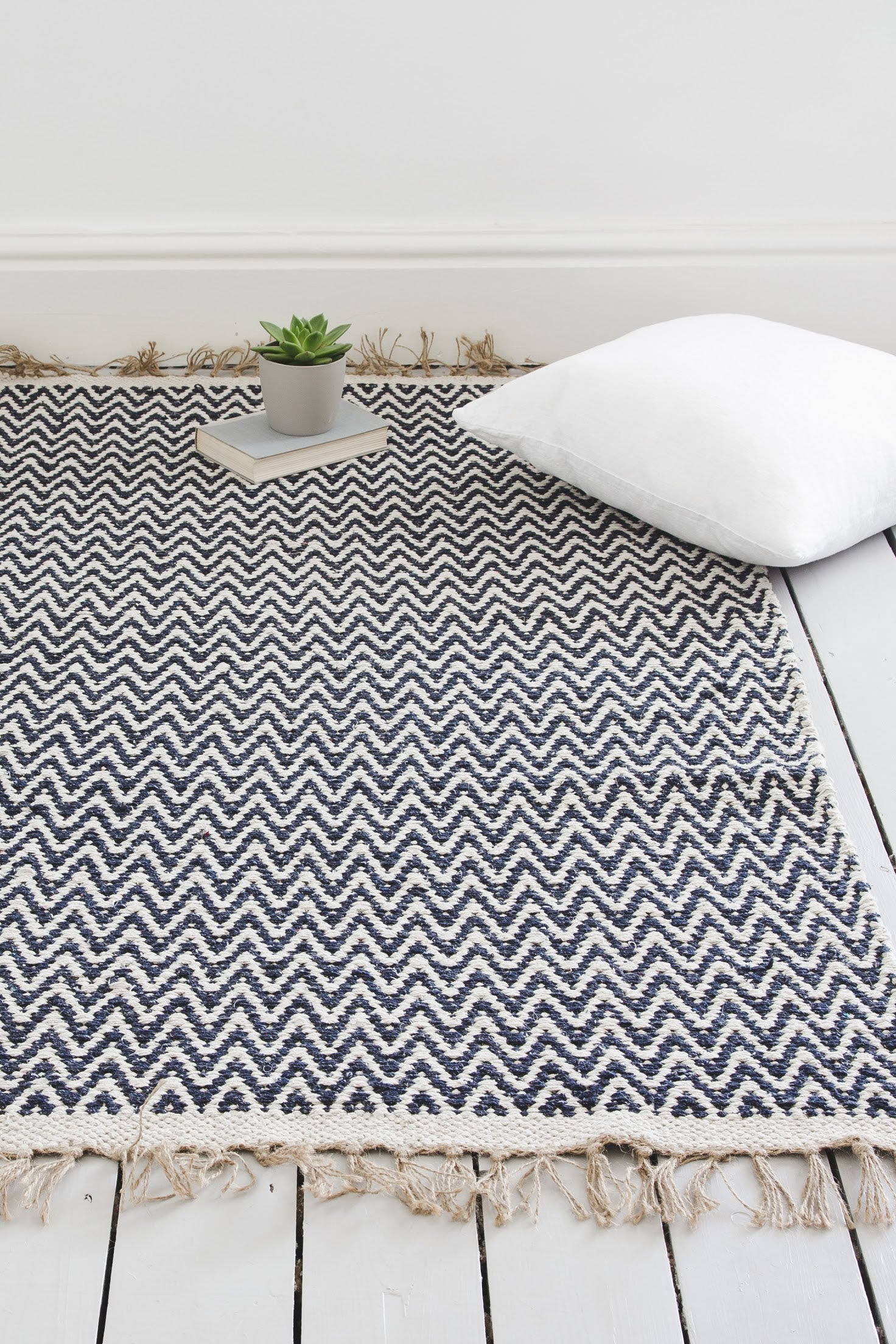 Indra Importer "Black Zig Zag" Chevron Recycled Cotton Rug